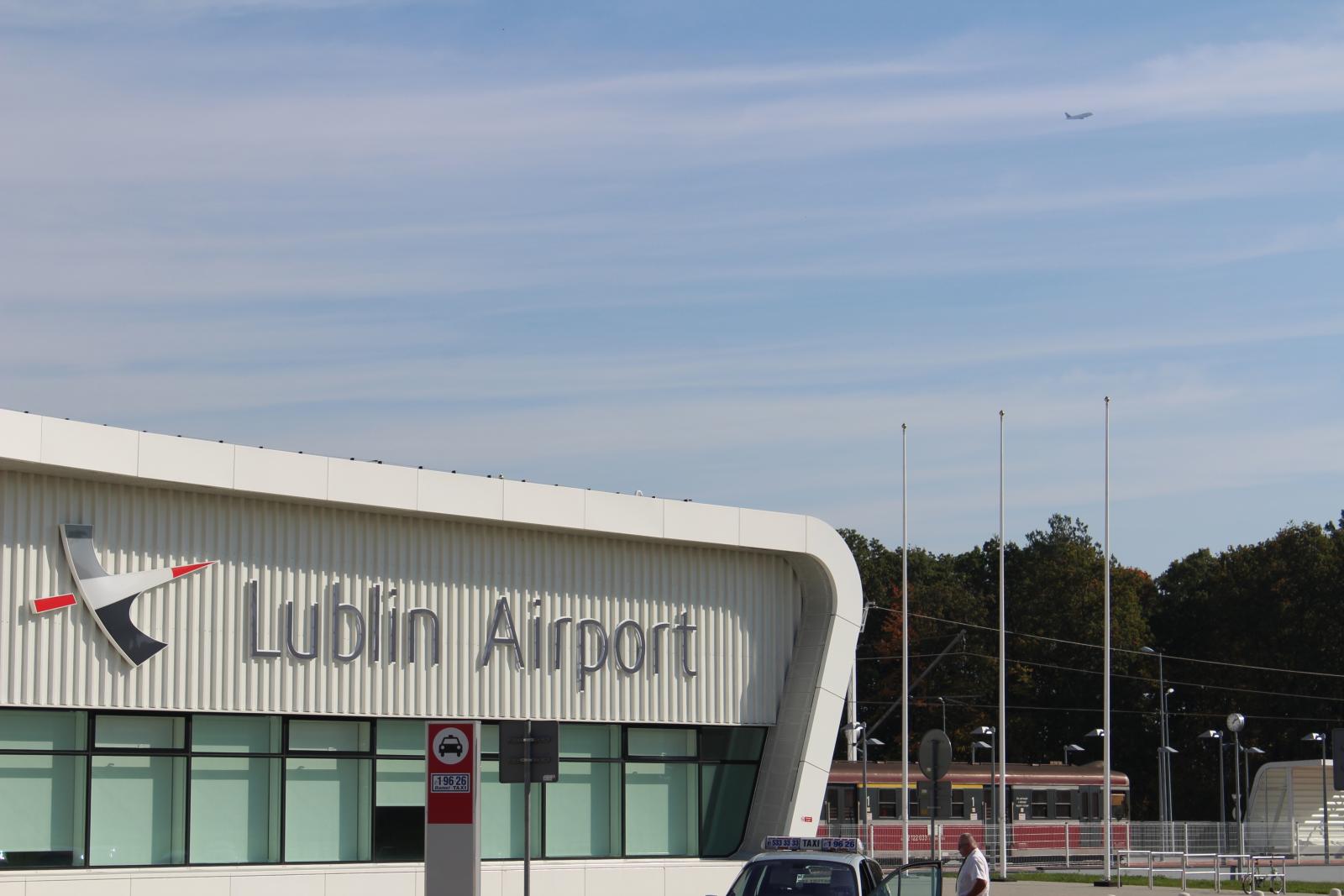 Ukrajnában végrehajtott orosz légitámadás miatt átmenetileg felfüggesztették két lengyel repülőtér működését