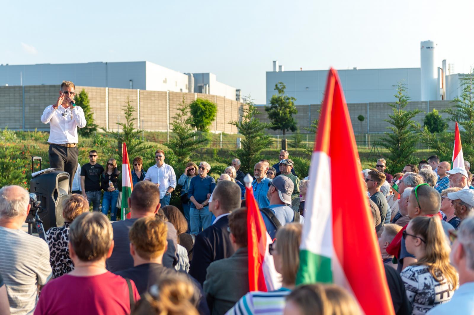 Magyar Péter fejeket akar, vizsgálatot ígér a gödi akkugyár botránya után