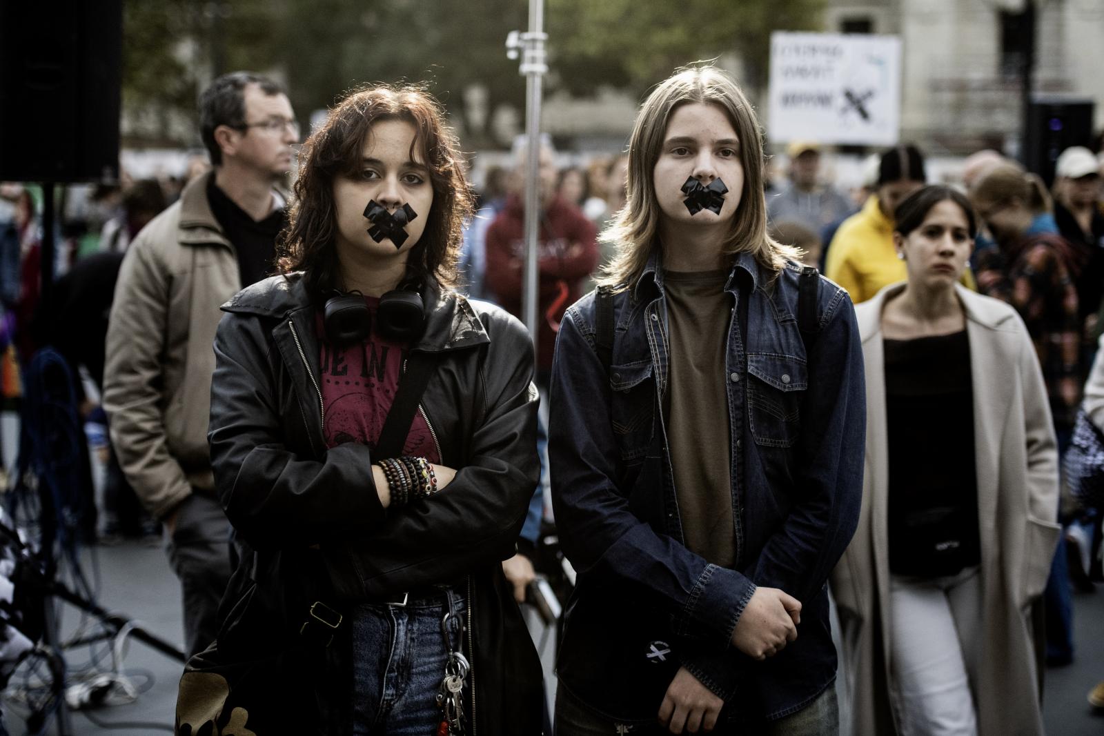 Egy fokkal a katasztrofálisnál is rosszabb a helyzet, a dolgozók egyharmada elhagyta a magyarországi gyermekvédelmet