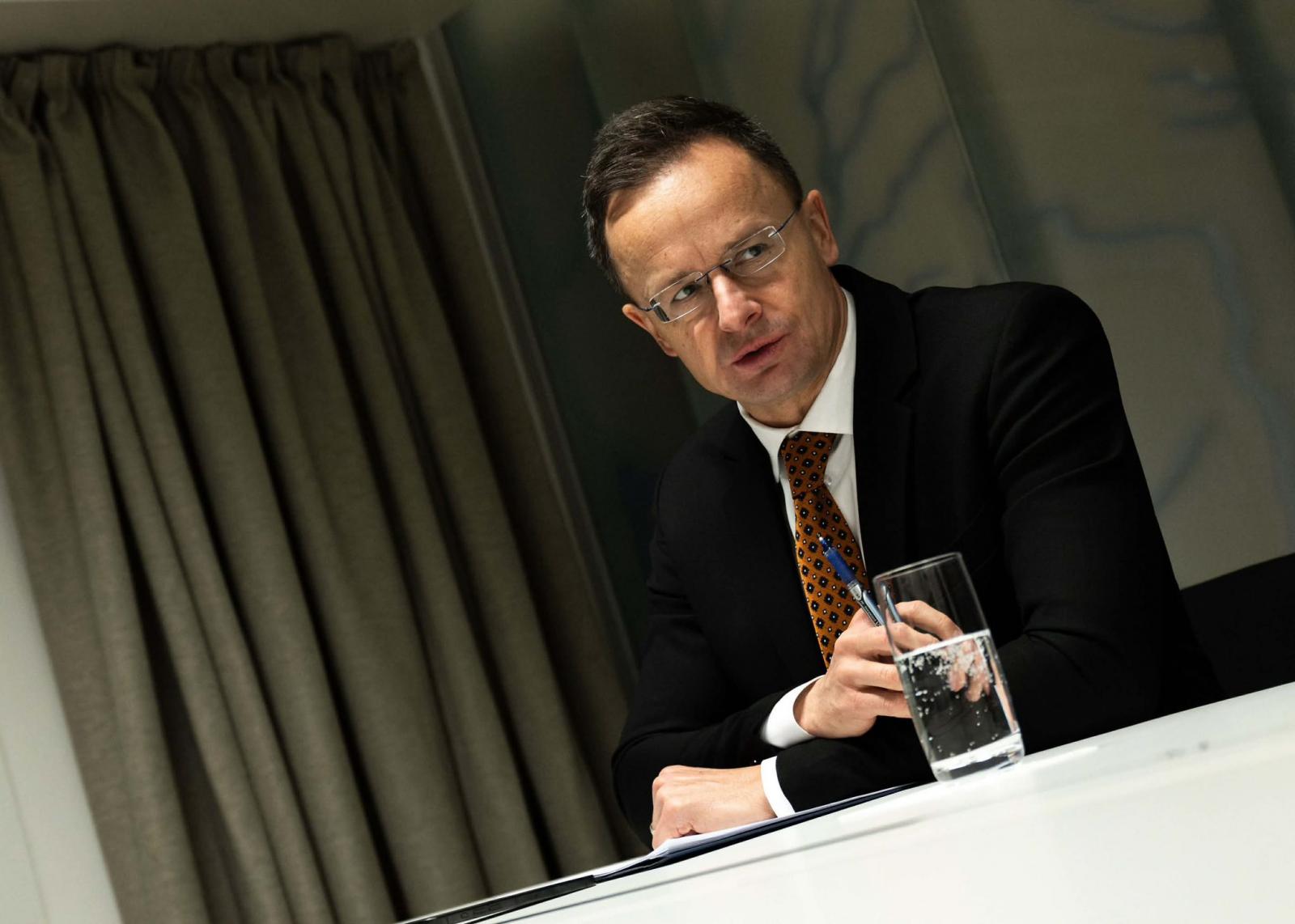 Szijjártó Péter visszautasította a lesajnáló szavakat arról, hogy Magyarország egy összeszerelő üzem, aztán letette egy újabb összeszerelő üzem alapkövét