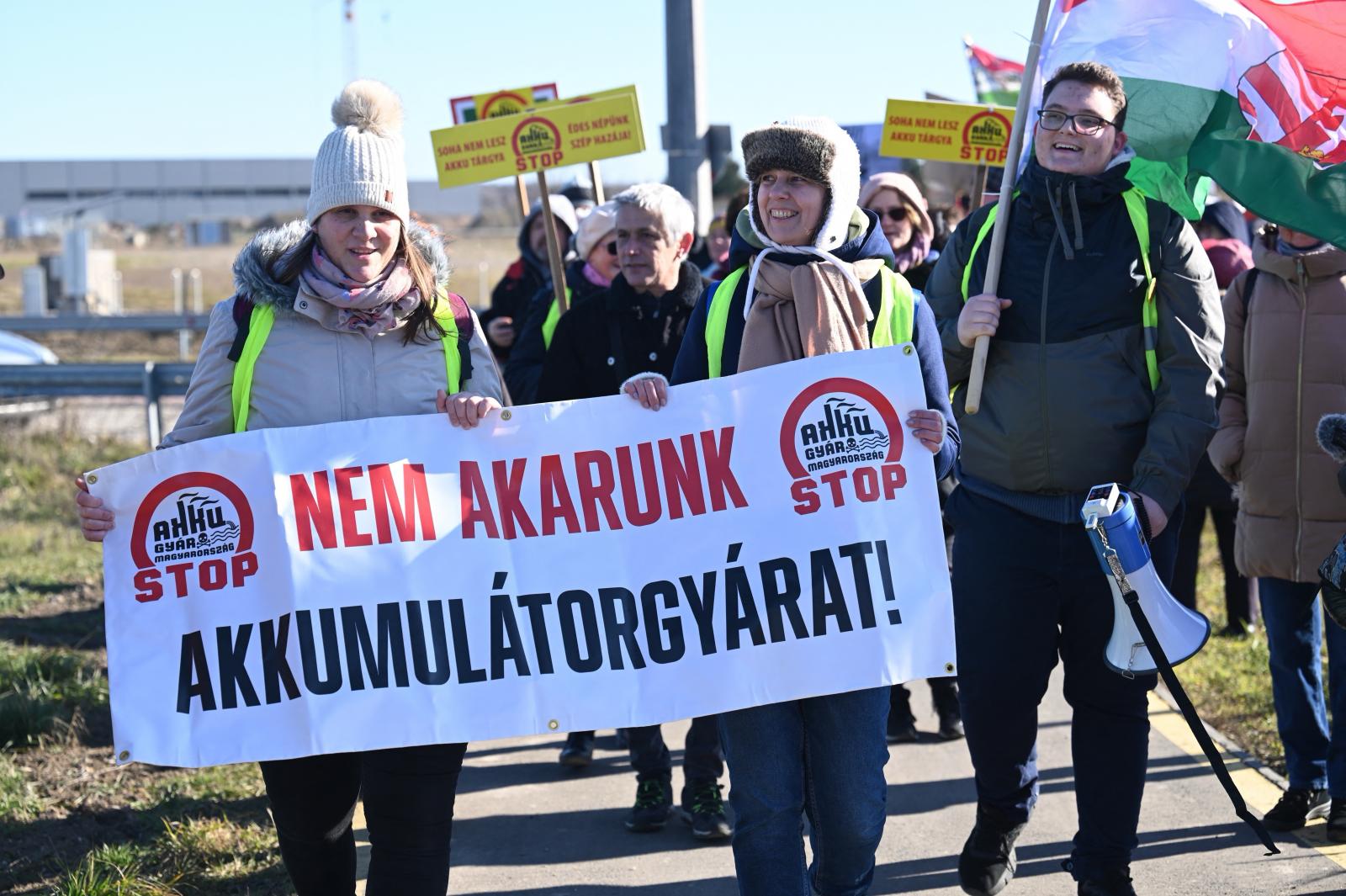 Több településen is tiltakoztak az épülő létesítmények ellen
