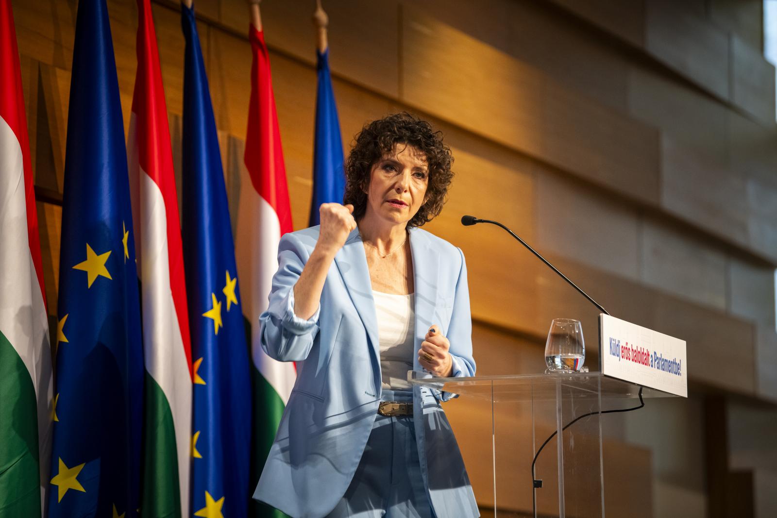 Az Európai Bizottsághoz fordul Dobrev Klára a gödi Samsung SDI-gyár ügyében, akár büntetőeljárás elindítását várja az Ursula von der Leyentől