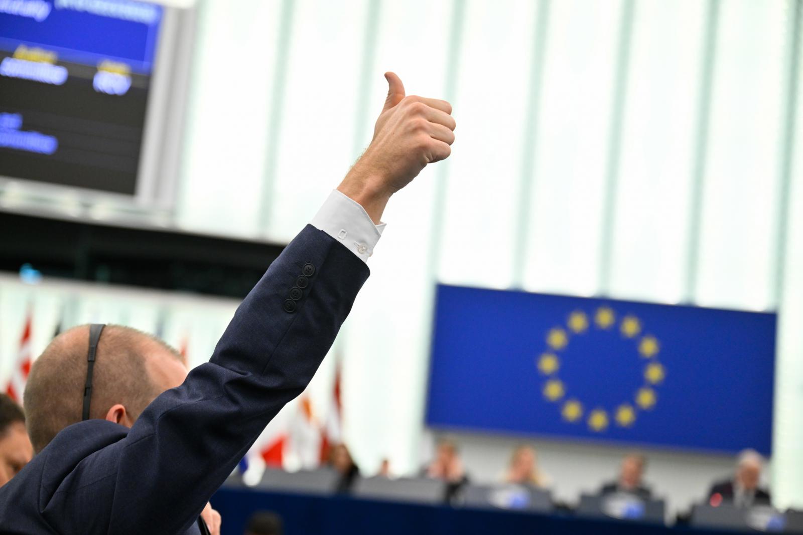 Megszavazta az Ukrajnának nyújtandó 90 milliárd eurós hitelt az Európai Parlament