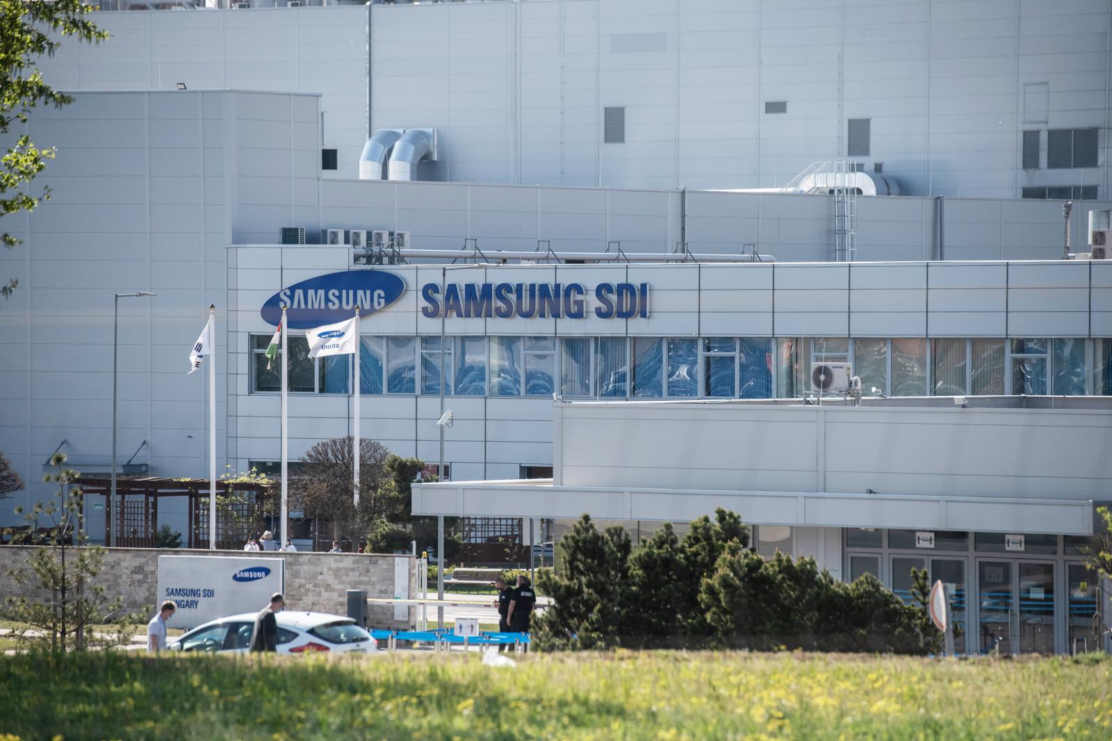 A Samsung SDI az Átlátszóra akarta uszítani az Orbán-kormányt, hogy a portál ne írhasson a gödi akkugyár visszaéléseiről