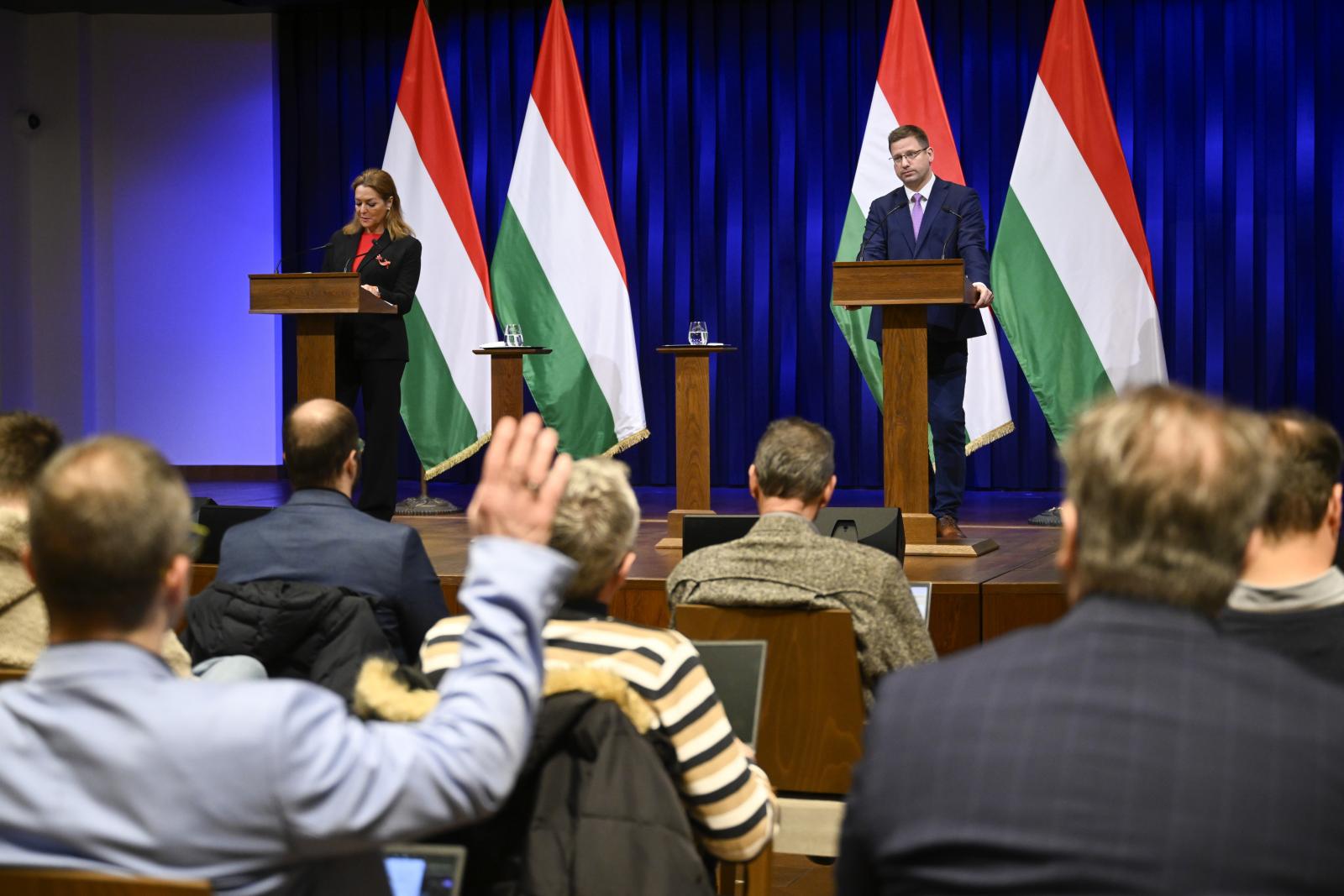 Gulyás Gergely: Vizsgálják az Ukrajna felé tartó áram- és földgázszállítás leállításának lehetőségét is – Kormányinfó percről percre