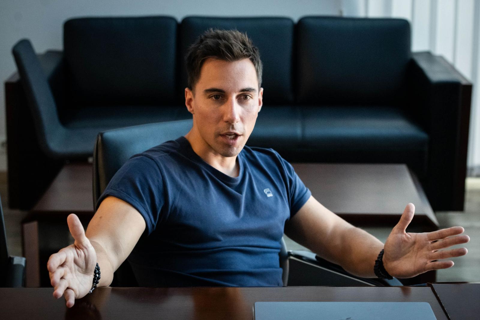 NER-milliárdos feleségének a tulajdona az a lakás, ahol a Radnai Márk nevét viselő honlap felvétele készülhetett