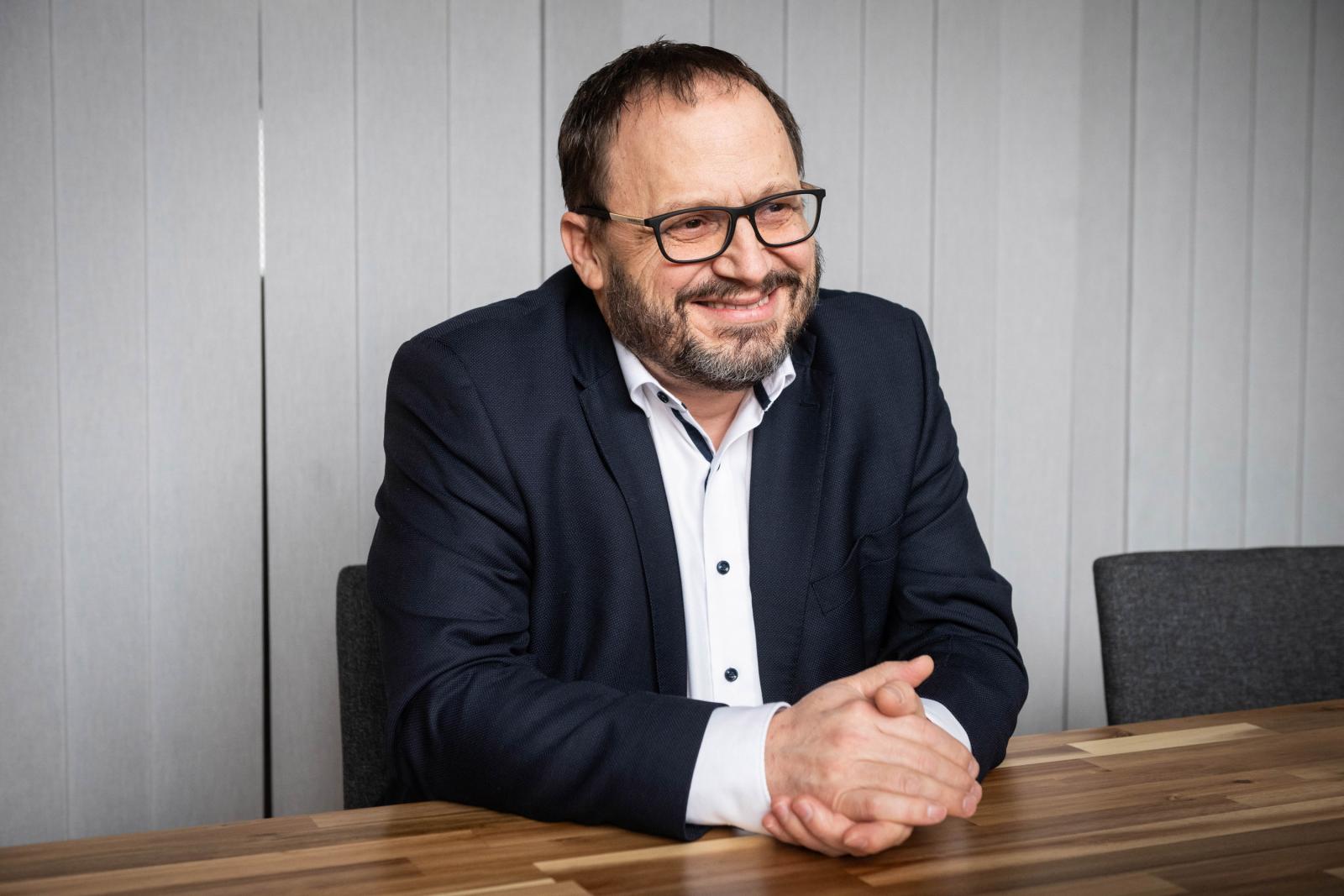 Kármán András: El kell szomorítanom a bukott miniszterelnököt, a gazdaságot sikerült stabilizálnunk