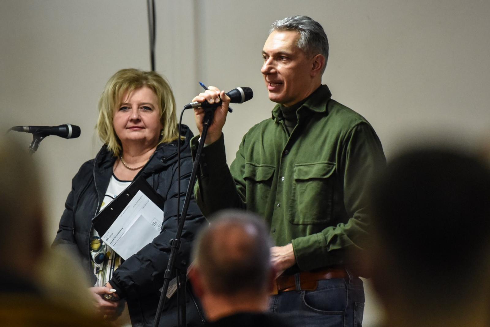 Pénzek, imák, strómanok: hol krimi, hol szatíra szereplői bukkannak fel a fideszes dél-somogyi képviselőjelölt múltjából