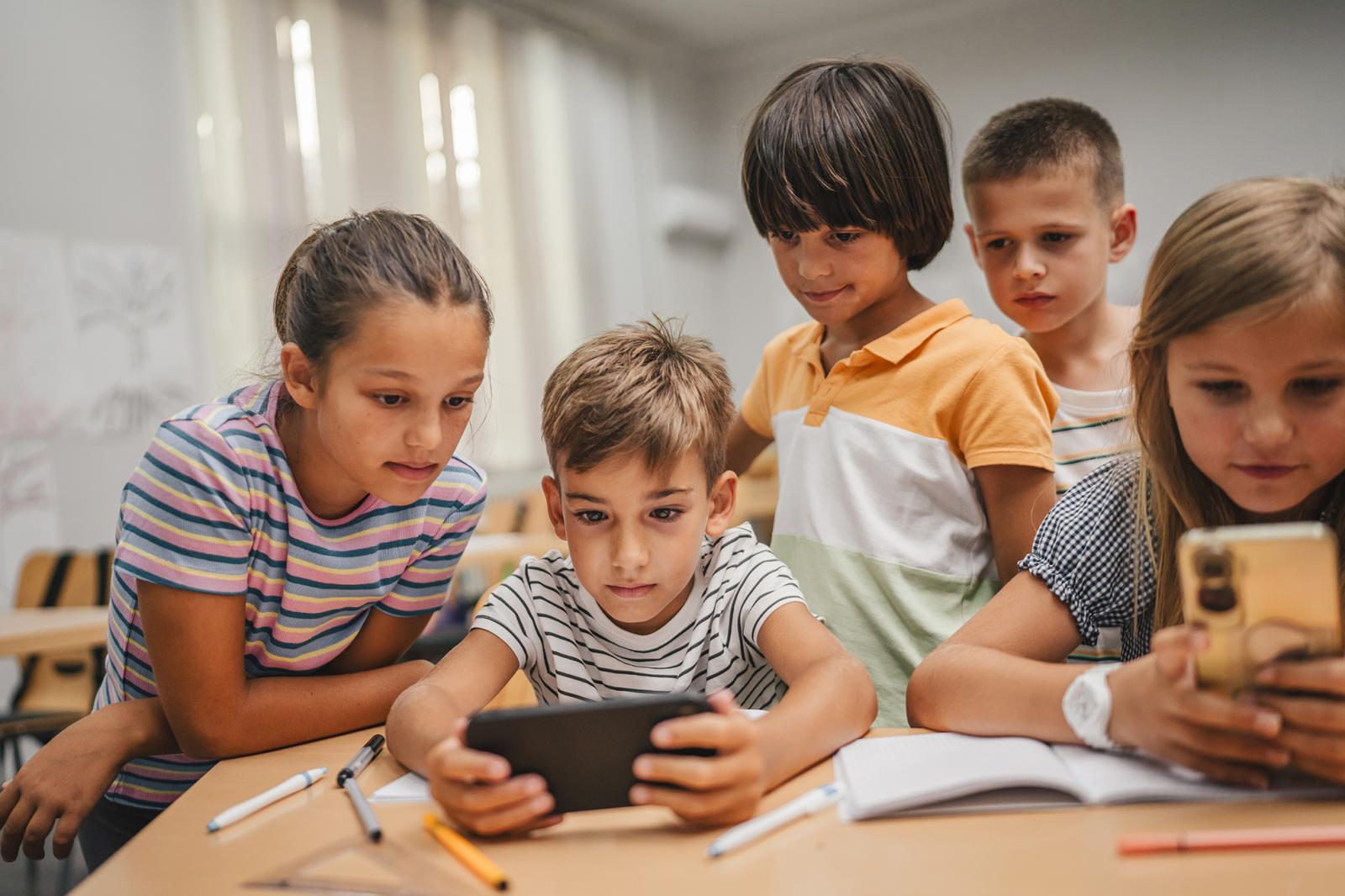 Hátborzongató deepfake rémálom: minden osztályban van egy áldozat