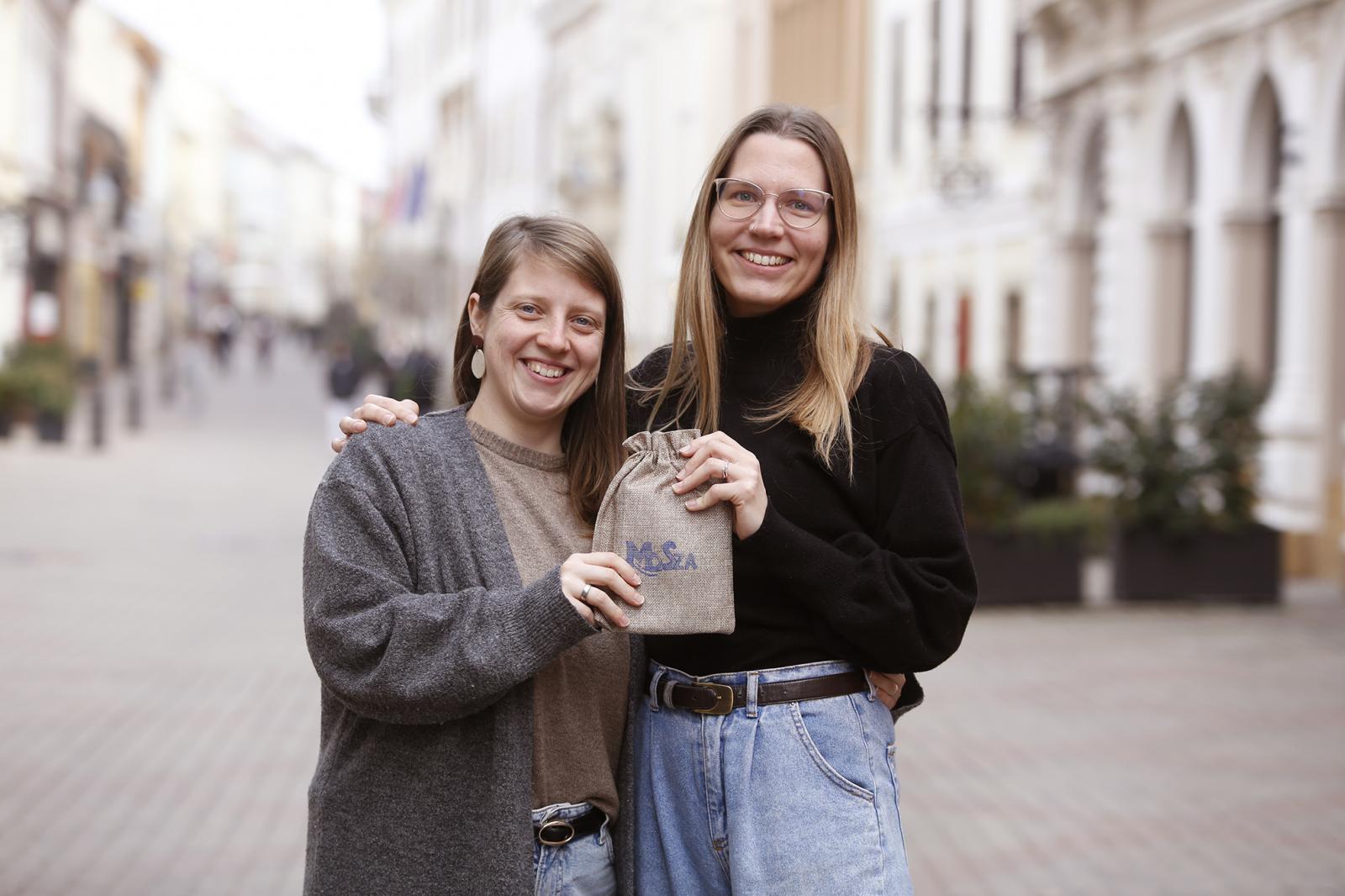 A MoSza mesés kerettörténettel segíti kibontakozni a kicsik képzeletét, hogy együtt tapasztalják meg a tánc felszabadító erejét