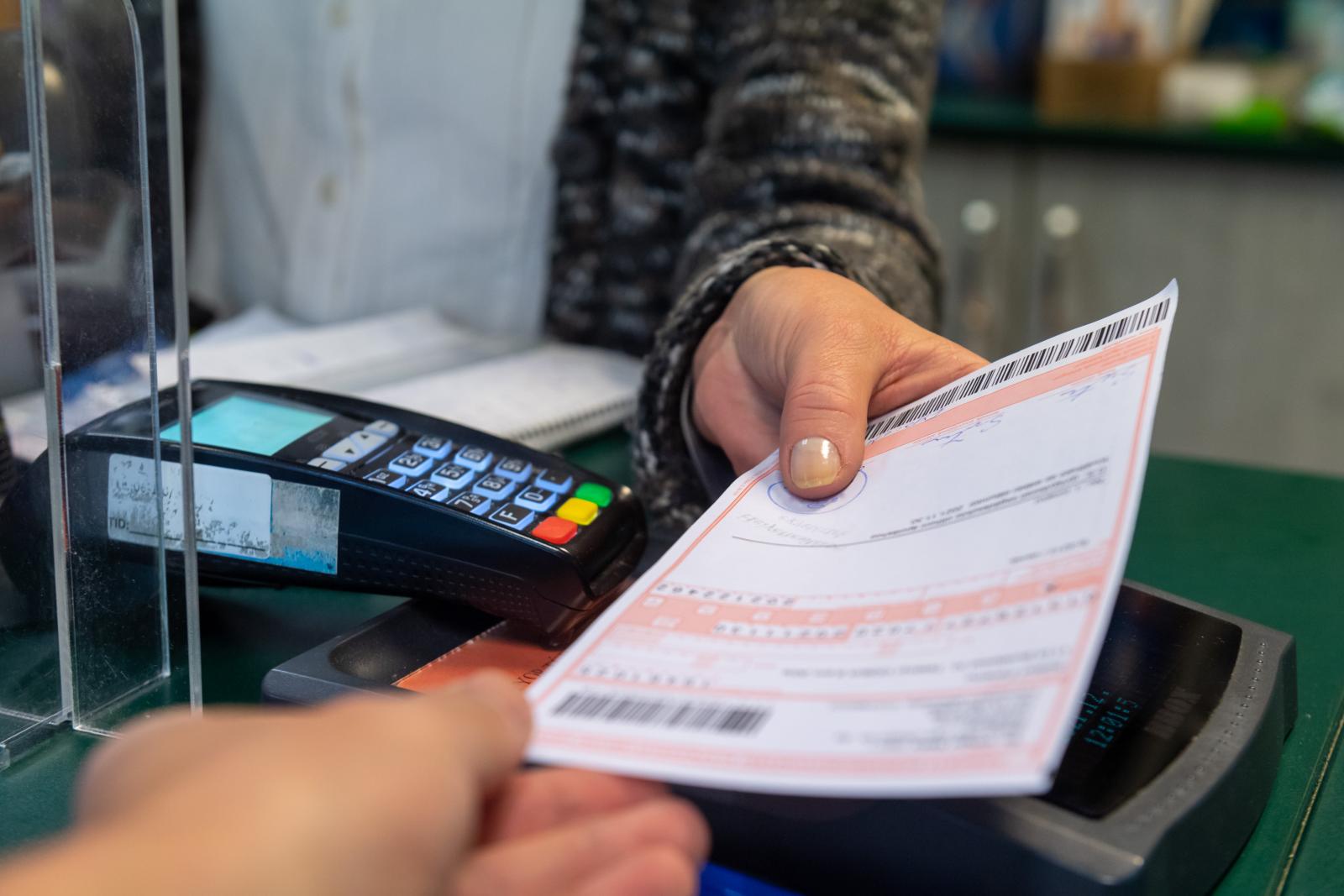 A Magyar Orvosi Kamara szerint elfogadhatatlan az Orbán-kormány rendelettervezete, amellyel a patikákban is fel lehetne írni gyógyszereket