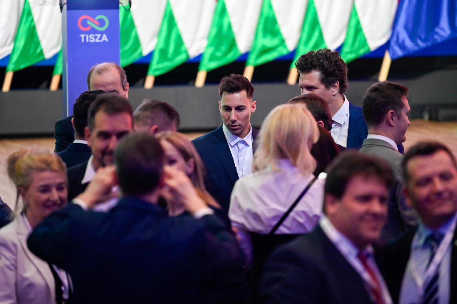 „Orbán Viktorról is lehet ilyen videó, csak arról nem tudunk”