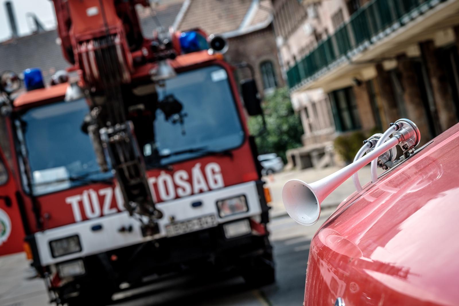 Kigyulladt egy társasház a VI. kerületben