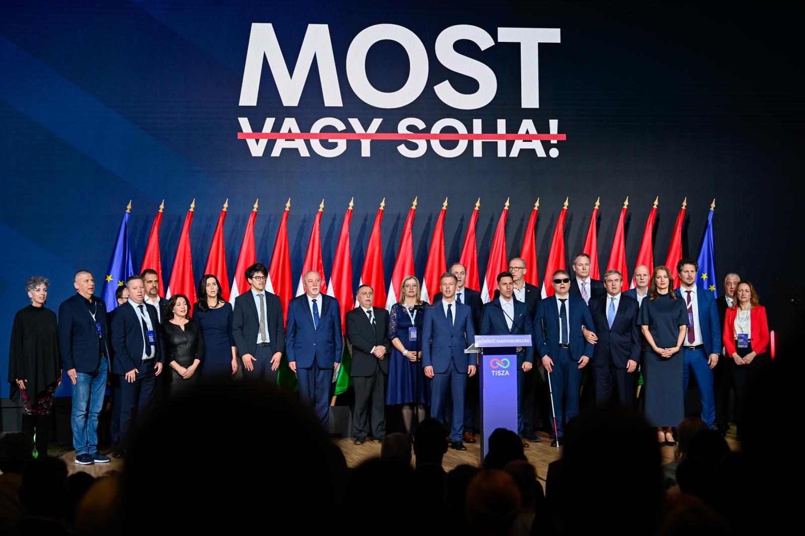 Orbán Viktor a szeretet jegyében fenyegetőzni kezdett, Magyar Péter szándékosan nem említette a börtönt