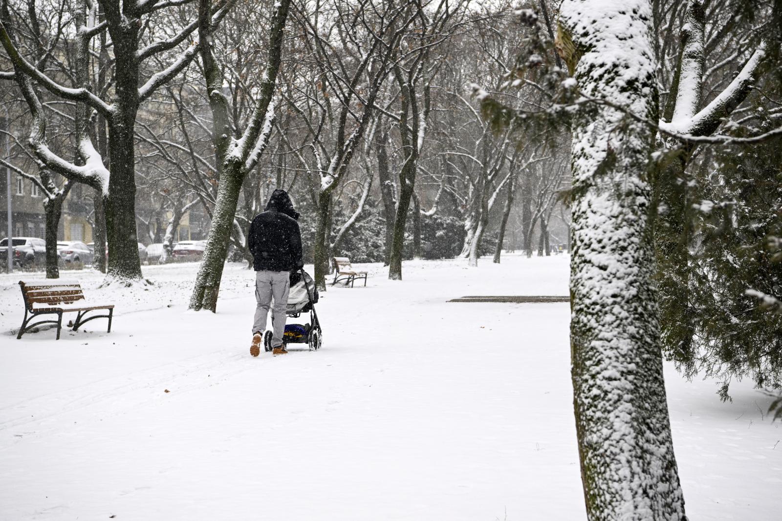 Egymást váltják a frontok a következő napokban, többfelé havazásra és ónos esőre is számítani kell