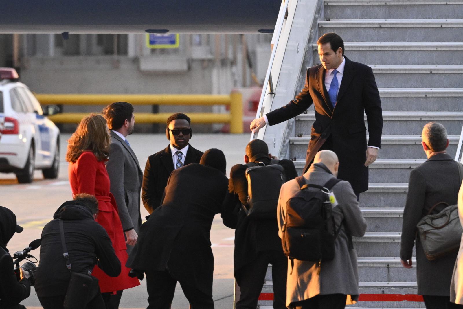 Orbán Viktor: Akármilyen európai konfliktusokkal jár, Magyarország továbbra is támogatja az Egyesült Államok béketörekvéseit – Percről percre