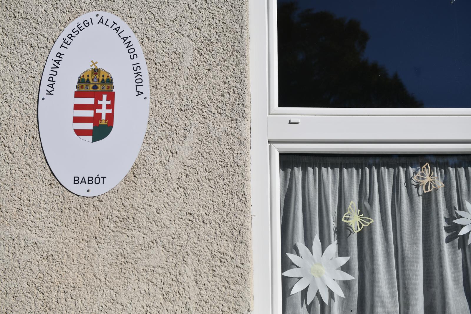 Maldív-szigeteki utat kaphat, aki Babótra megy tanítani