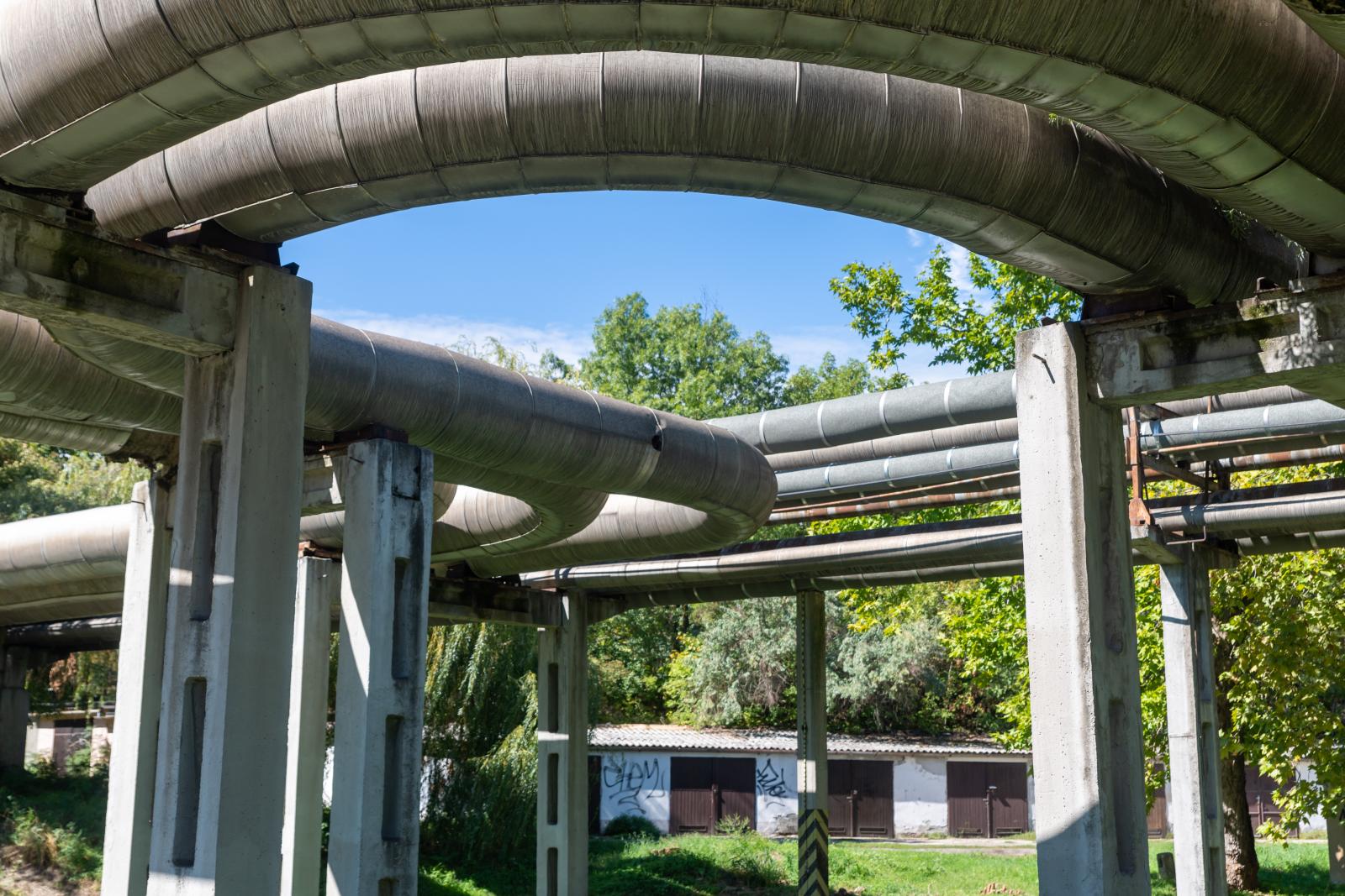 Jól keresnek a NER-hez köthető körök az orosz kőolajon, a függőséget semmi sem indokolja