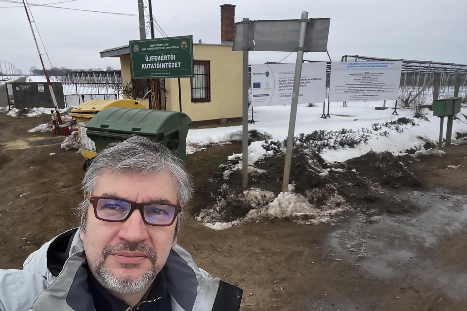 Hadházy Ákos: 3,7 milliárd forintból sem épült fel Újfehértón az almakutató intézet