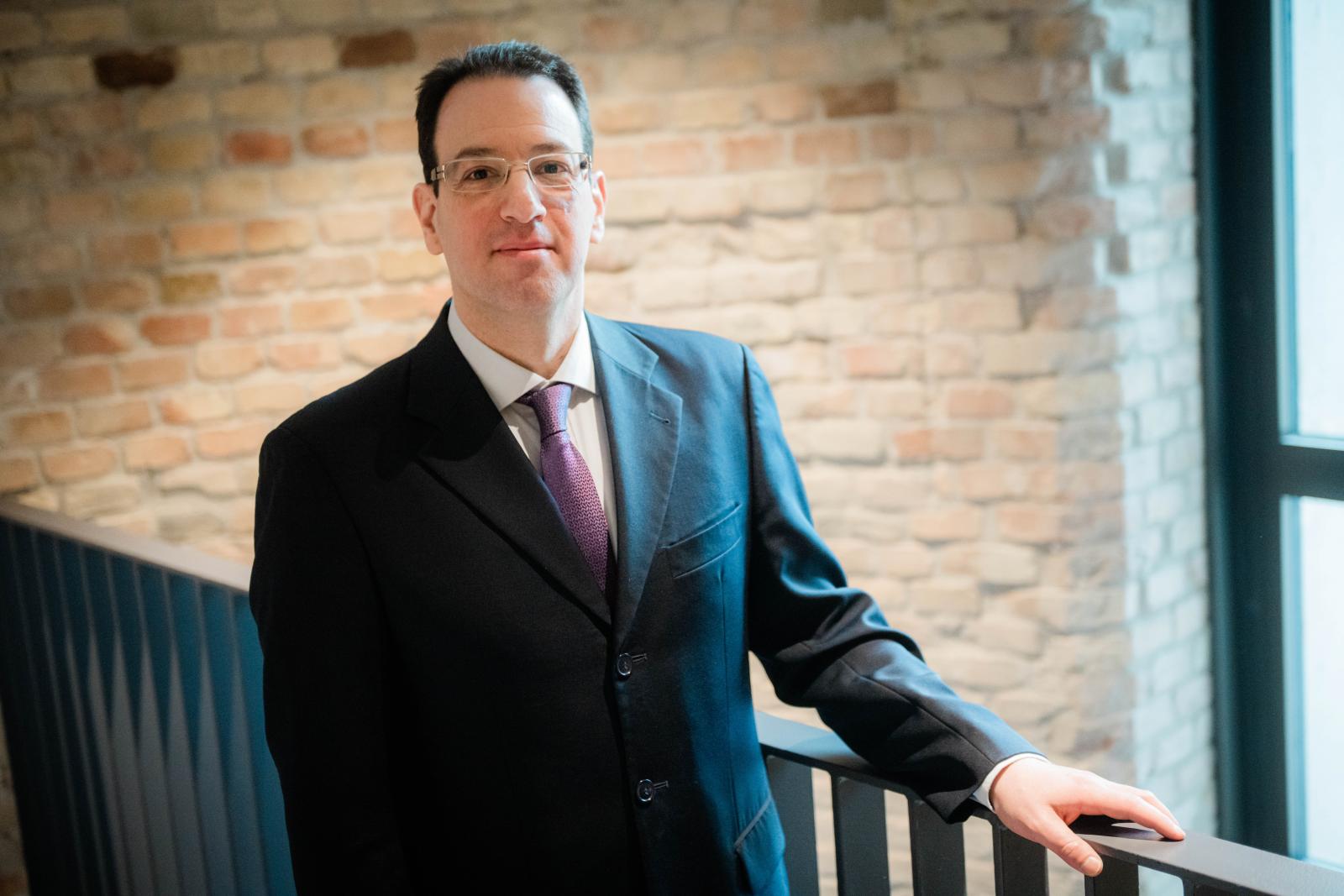 „Kicsi az esélye, hogy Orbán Viktort vád alá helyezzék, de Rogán Antal személy szerinti büntetőjogi felelőssége megállapítható”