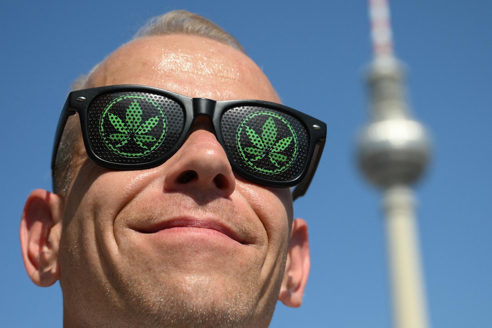 Átfogó kutatás készült, társadalmi szinten az alkohol a legkárosabb kábítószer, ötször ártalmasabb a fűnél