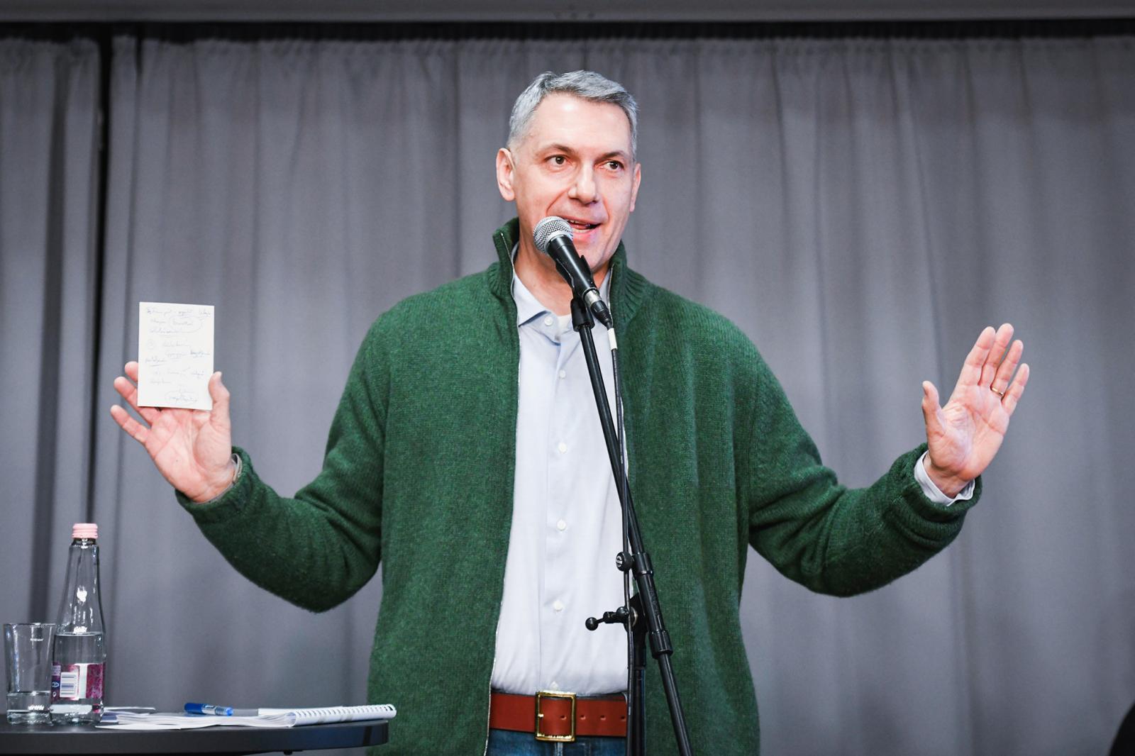 Lázár János szerint Varga Judit járt ki nála egy havi hárommillió forintos állást Magyar Péternek