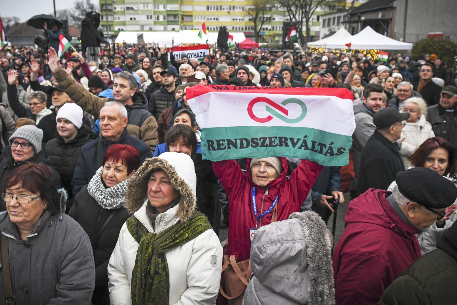 Publicus Intézet: Erősödött a DK, tovább áradt a Tisza, a Fidesz gyengült a biztos szavazó pártválasztóknál