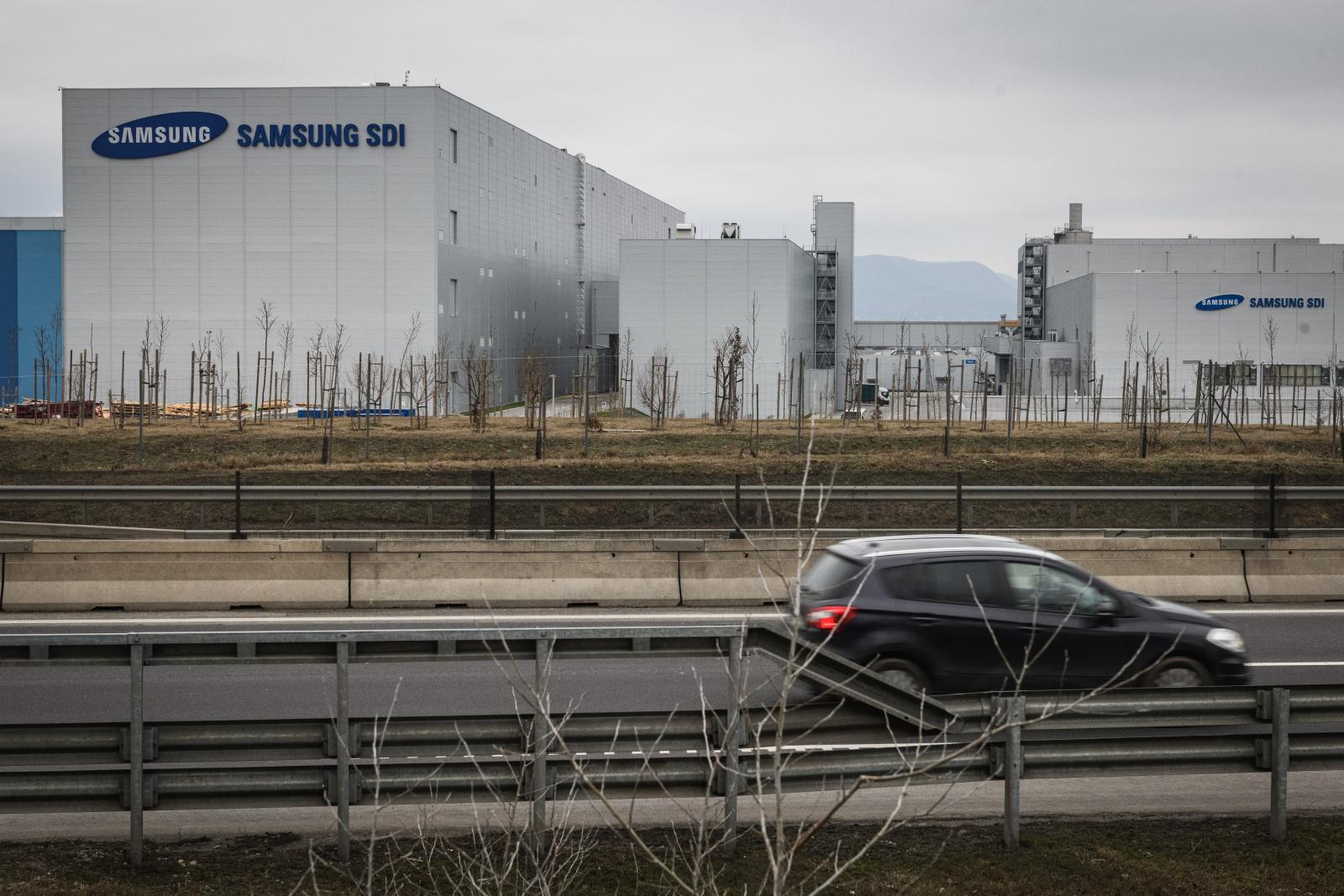 Magyar Péter a gödi akkugyárban történt robbanásról tett közzé videót