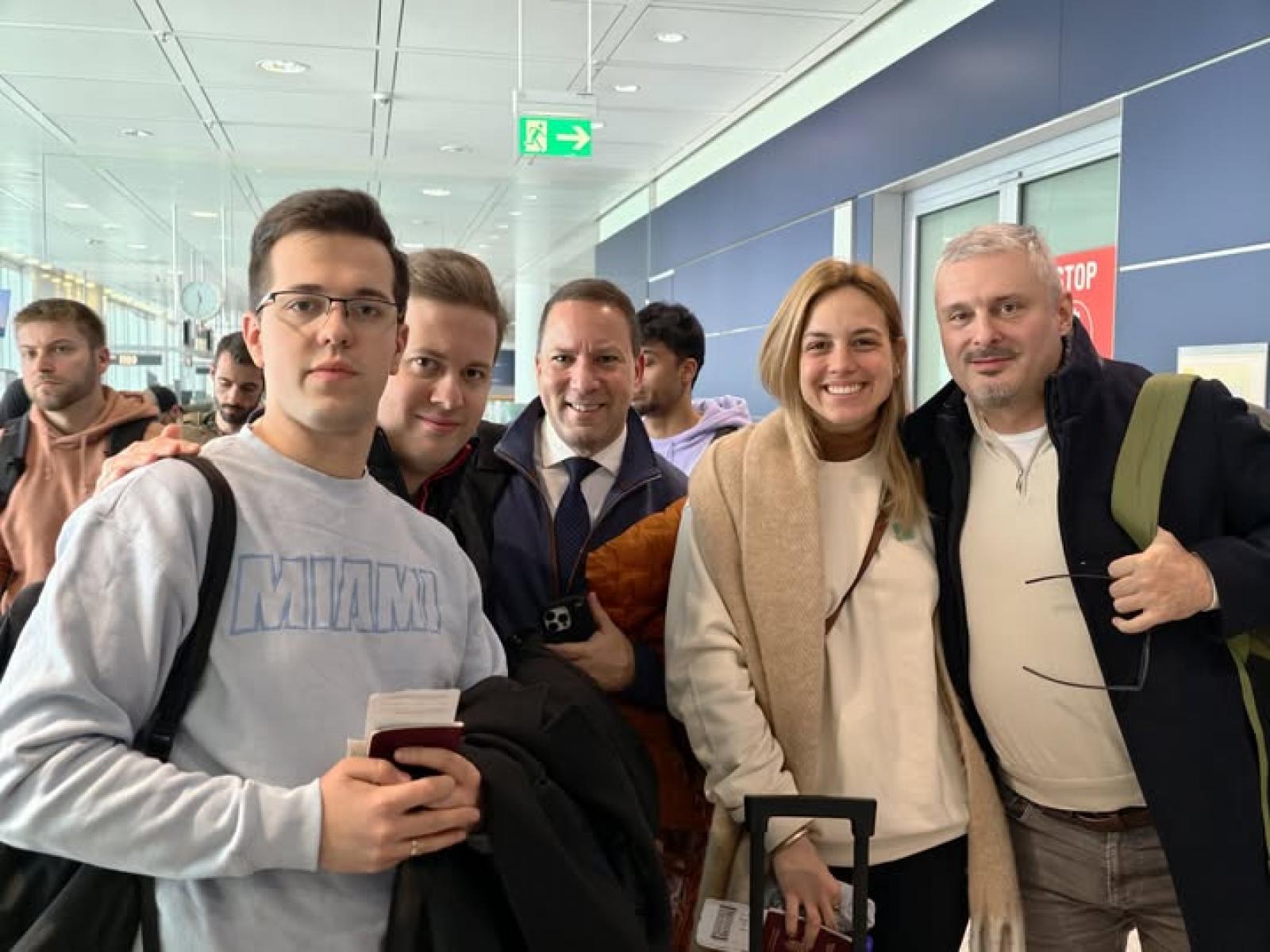 Ismét kormánypárti influenszerek tartanak Washingtonba