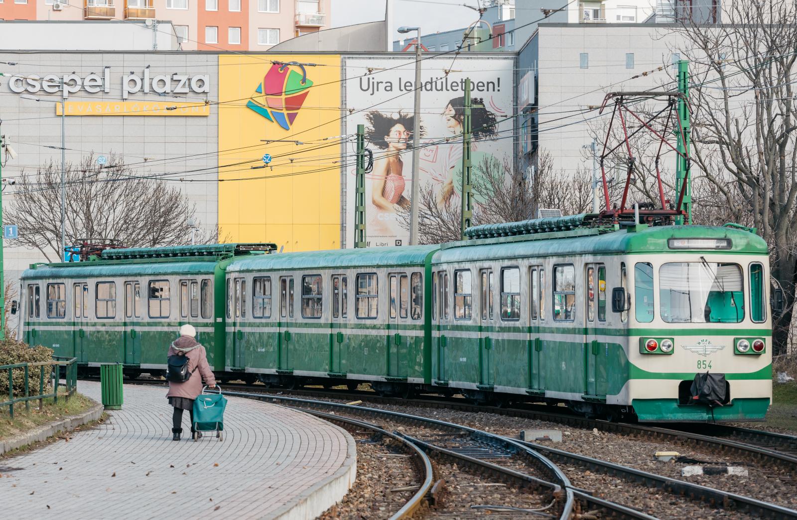 A leselejtezett hannoveri villamosokat ajánlja a 60 év feletti HÉV szerelvények kiváltására a főváros