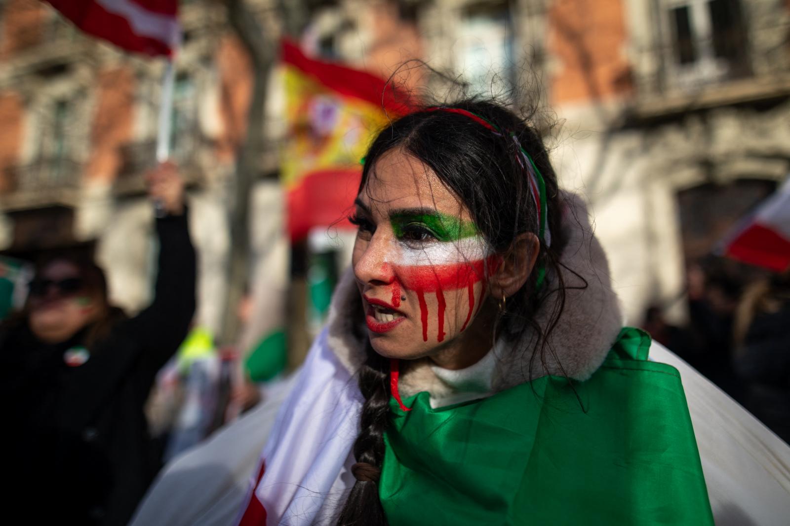 Az iráni tüntetők mellett kiálló demonstráció 2026. február 13-án Madridban