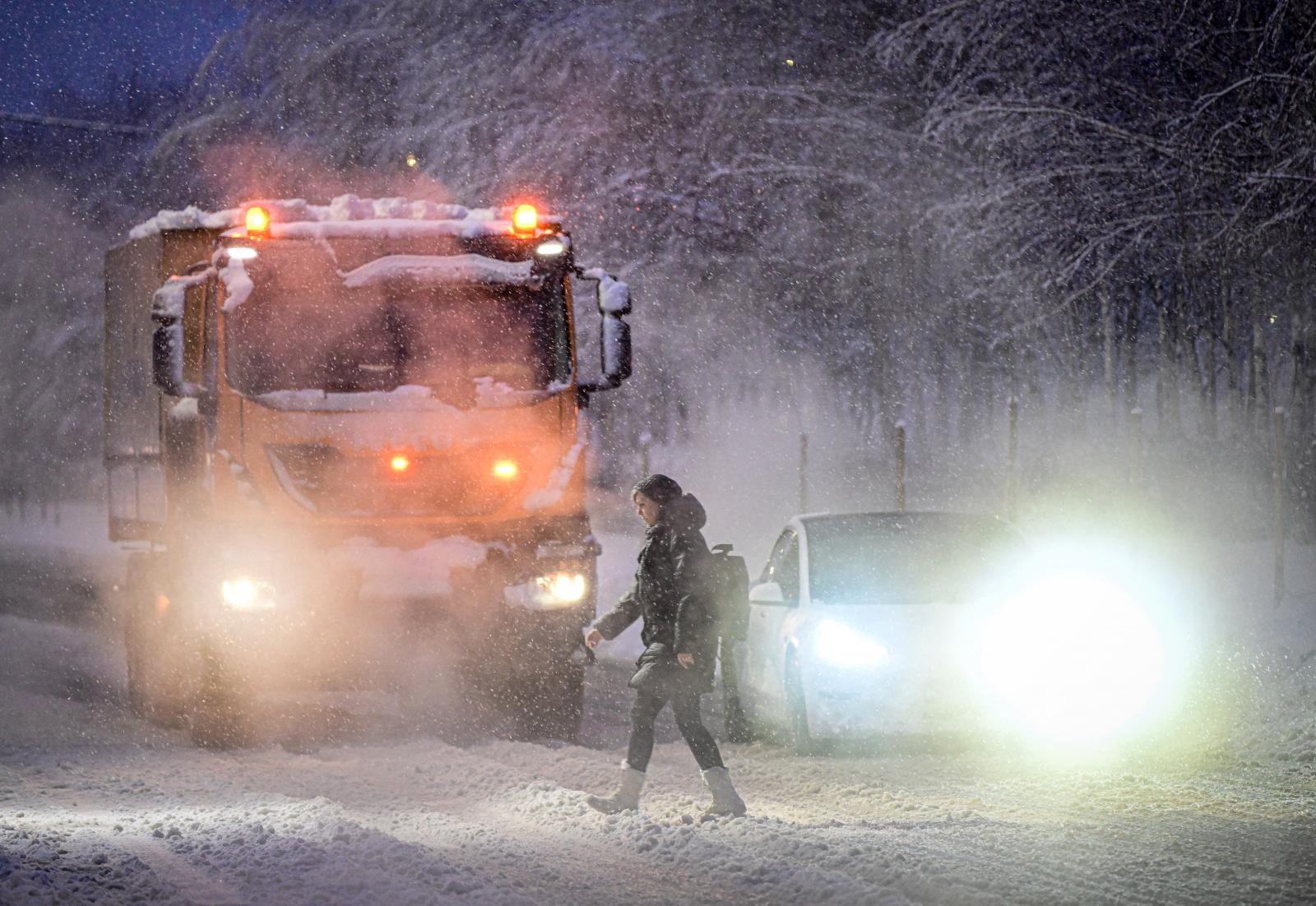 Hóvihar csapott le Romániára, százezrek maradtak áram nélkül
