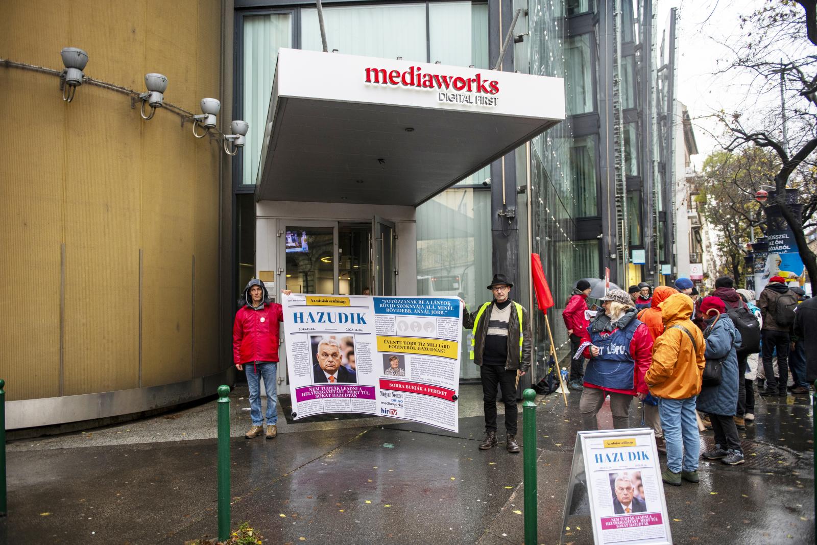 „Jelenlegi formájában meg kell szüntetni a magyarországi közmédiát”