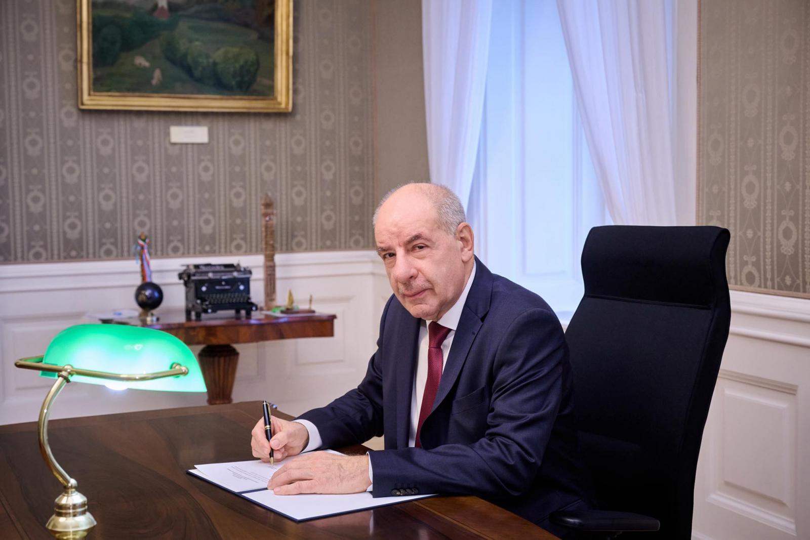 Az MNB-botrány kitörése után szerződött le a Sándor-palota Matolcsy Ádám cégével