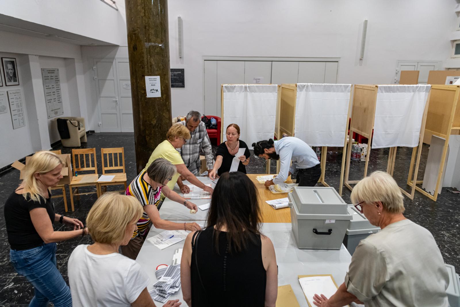 Több mint nyolcezer ember jelentkezett szavazatszámlálónak Budapesten