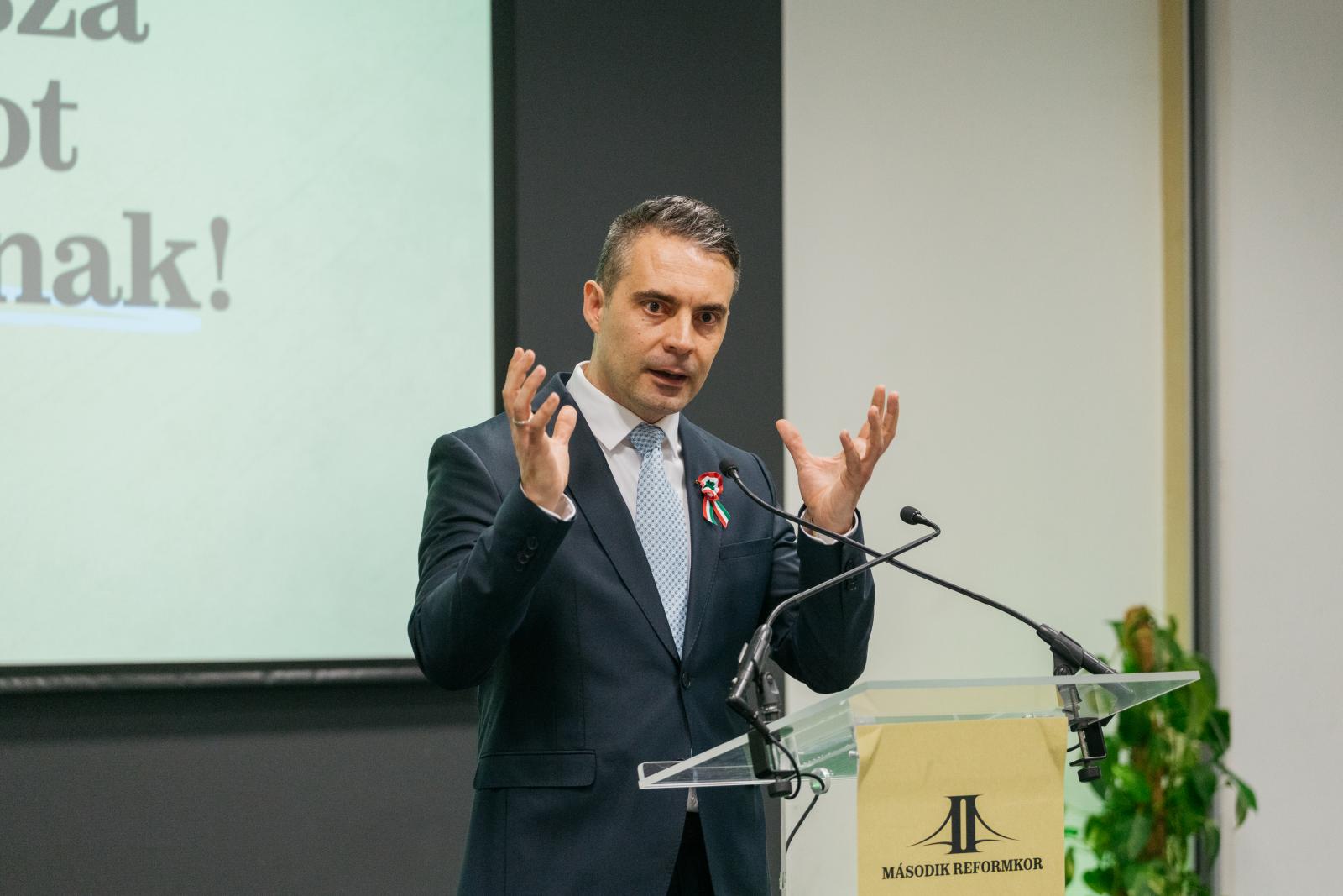 „Ez a kampány már nem durva, hanem pszichopata” –Vona Gábor tüntetést szervez a Fidesz magyarok kivégzésével riogató AI-videója miatt