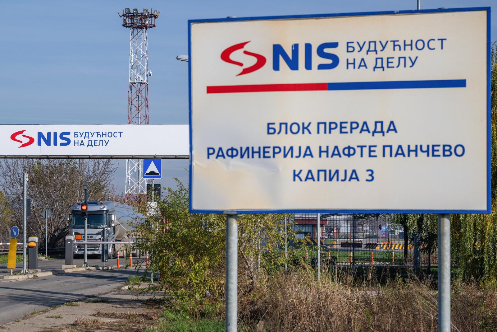 Meghosszabbították az engedélyt az amerikaiak, folytatódhat a kőolajszállítás Szerbiába Horvátország felől