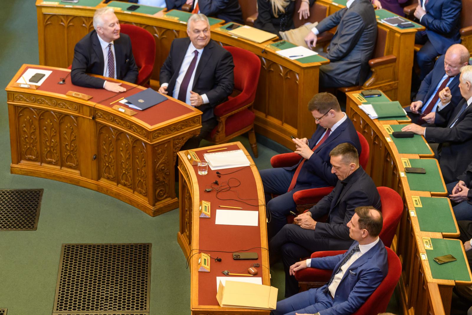 Az Amnesty szerint a politikai reklámok tiltása miatt az uniós szabályok felrúgására készülhet az Orbán-kormány