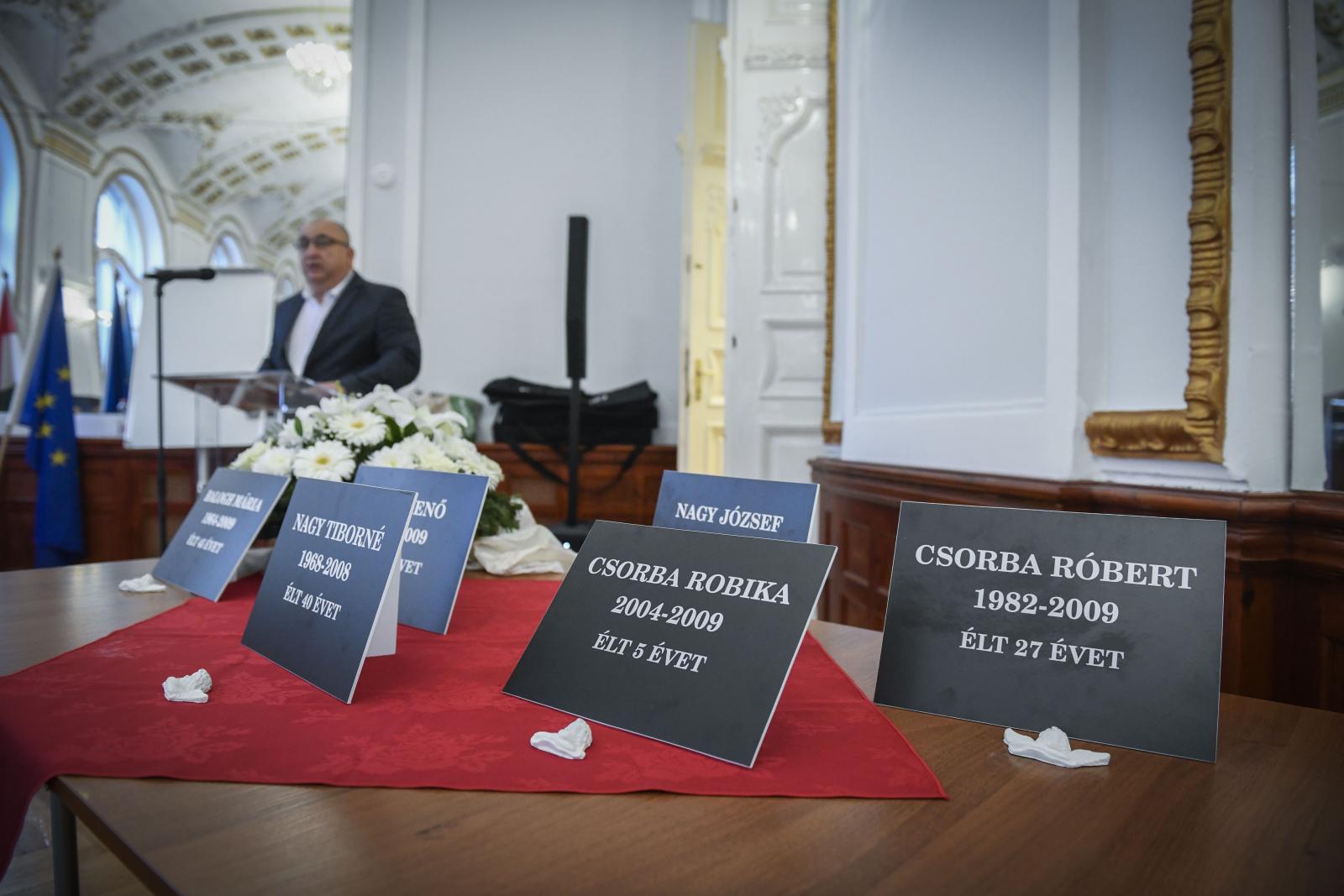 Megemlékezés. 17 éve végezték ki hidegvérrel Tatárszentgyörgyön Csorba Róbertet és kisfiát