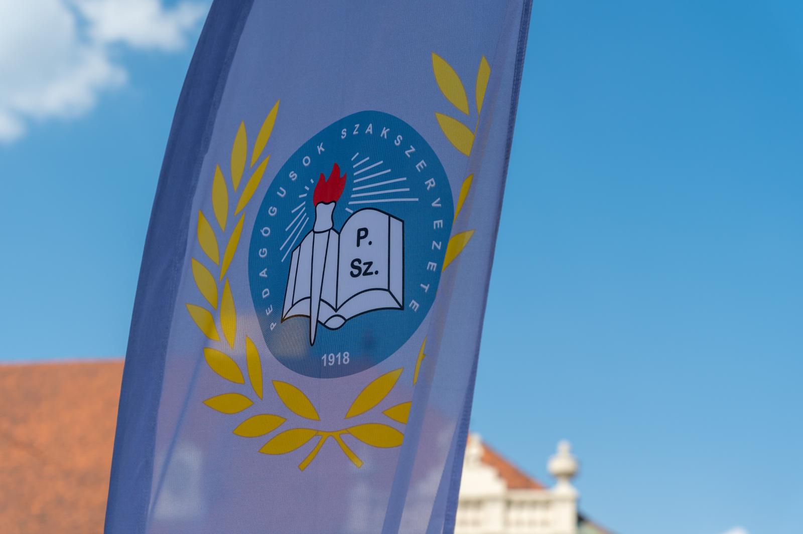 Bruttó 152 400 forint egyszeri bérkiegészítést kapnak a pedagógusok, az alapbérek nem változnak