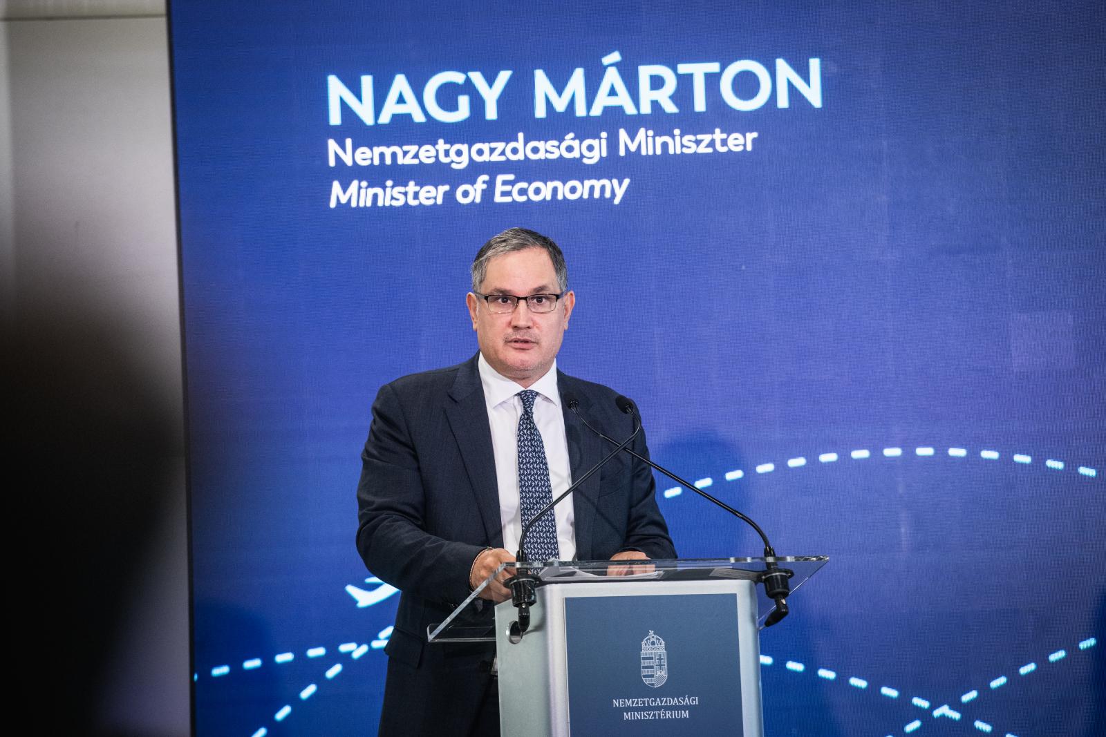 Nagy Márton megint azt fejtegette, miért jó, ha kevesebb nagy bank van
