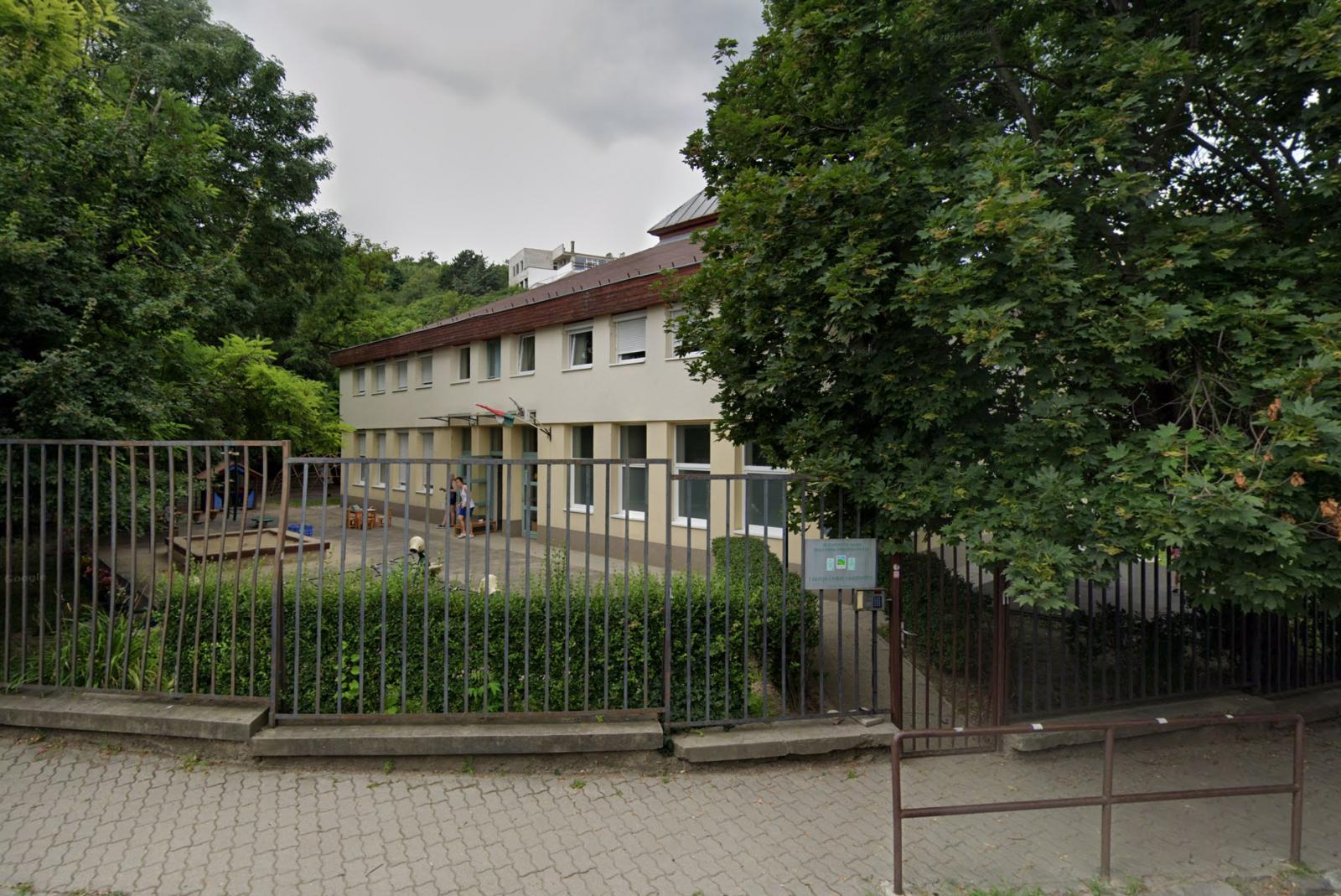 Óvodabezárás: Egyelőre visszavonulót fújt a Hegyvidék, a szülők felelőtlen emberkísérletnek tartják az önkormányzati akciót