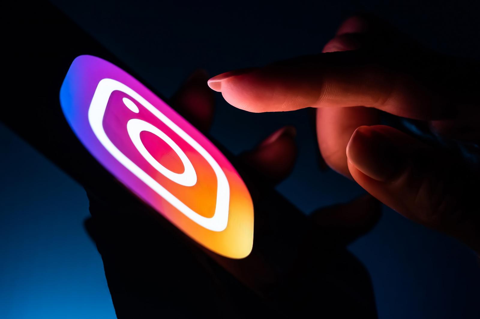 Az Instagram értesíteni fogja a szülőket, ha a gyerekük öngyilkosságra keres