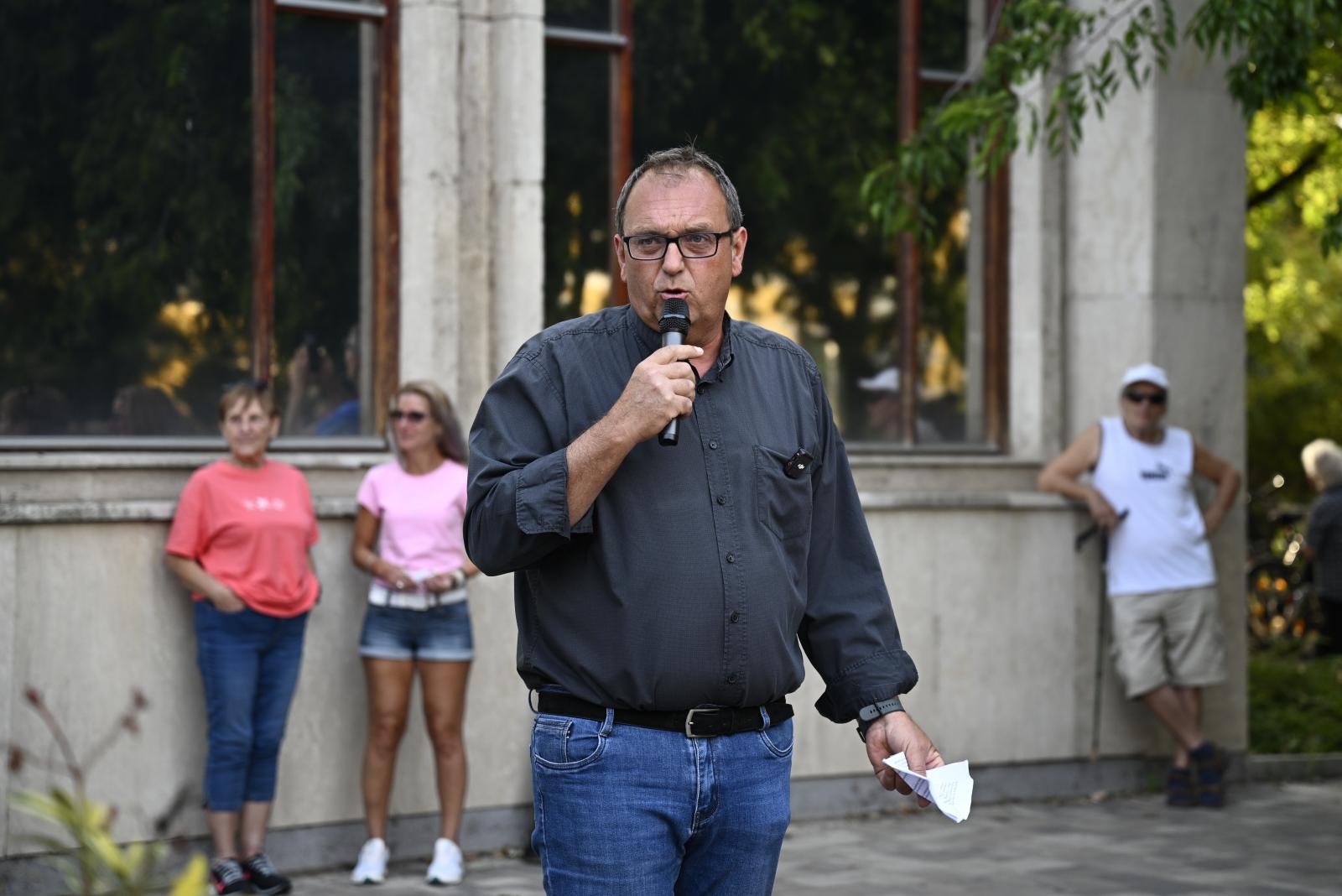 A Demokratikus Koalíciót nem zavarja, hogy a választás napján is börtönben lesz a sárbogárdi jelöltje