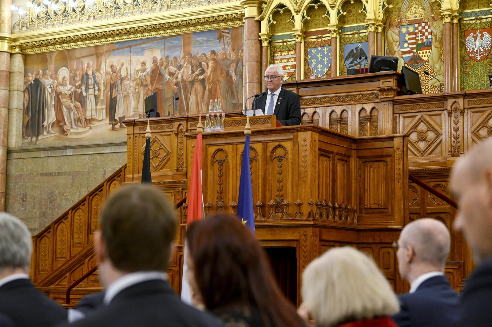 Ezrével iratkoztak le, mintha tiszás kampány indult volna a német parlamenti mandátum ellen