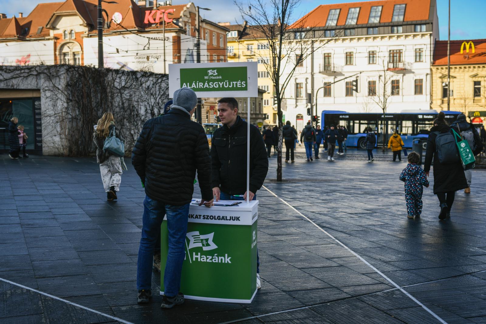 Úgy tűnik, halottak is aláírtak a Mi Hazánknak Józsefvárosban