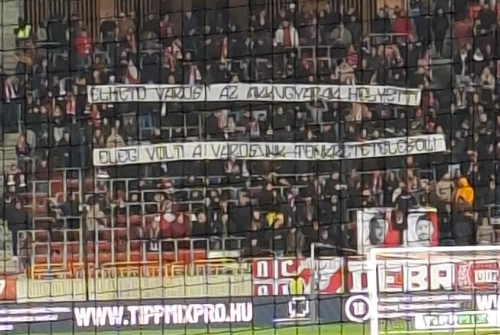 „Élhető várost az akkugyárak helyett!” – Meccsen üzentek a debreceni ultrák