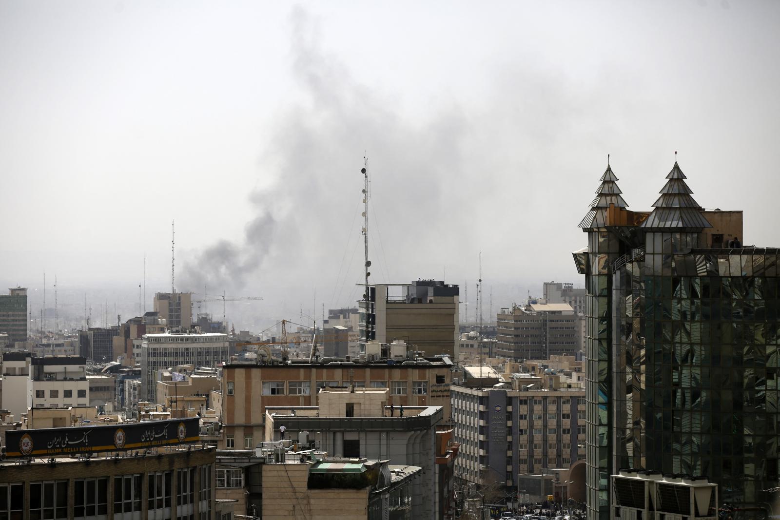 Izrael és az Egyesült Államok megtámadta Iránt, Izrael szerint „erősödő jelei” vannak, hogy sikerült végezni Ali Hamenei ajatollahhal is