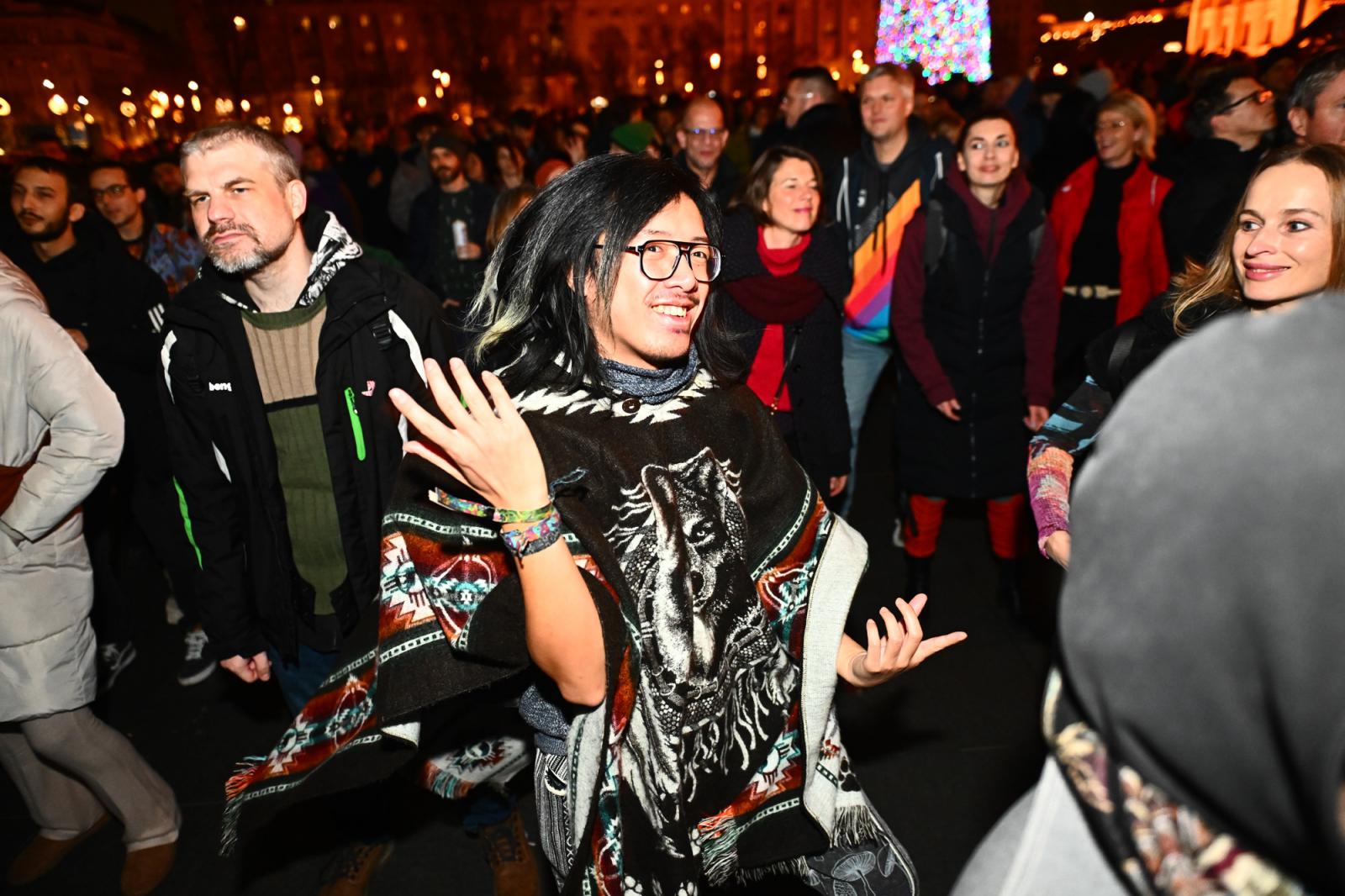 „Valószínűleg azért választották ezt a megosztó témát, mert lemondtak arról, hogy a fiatalok rájuk szavazzanak” – A klubélet szabadságáért tüntettek Budapesten