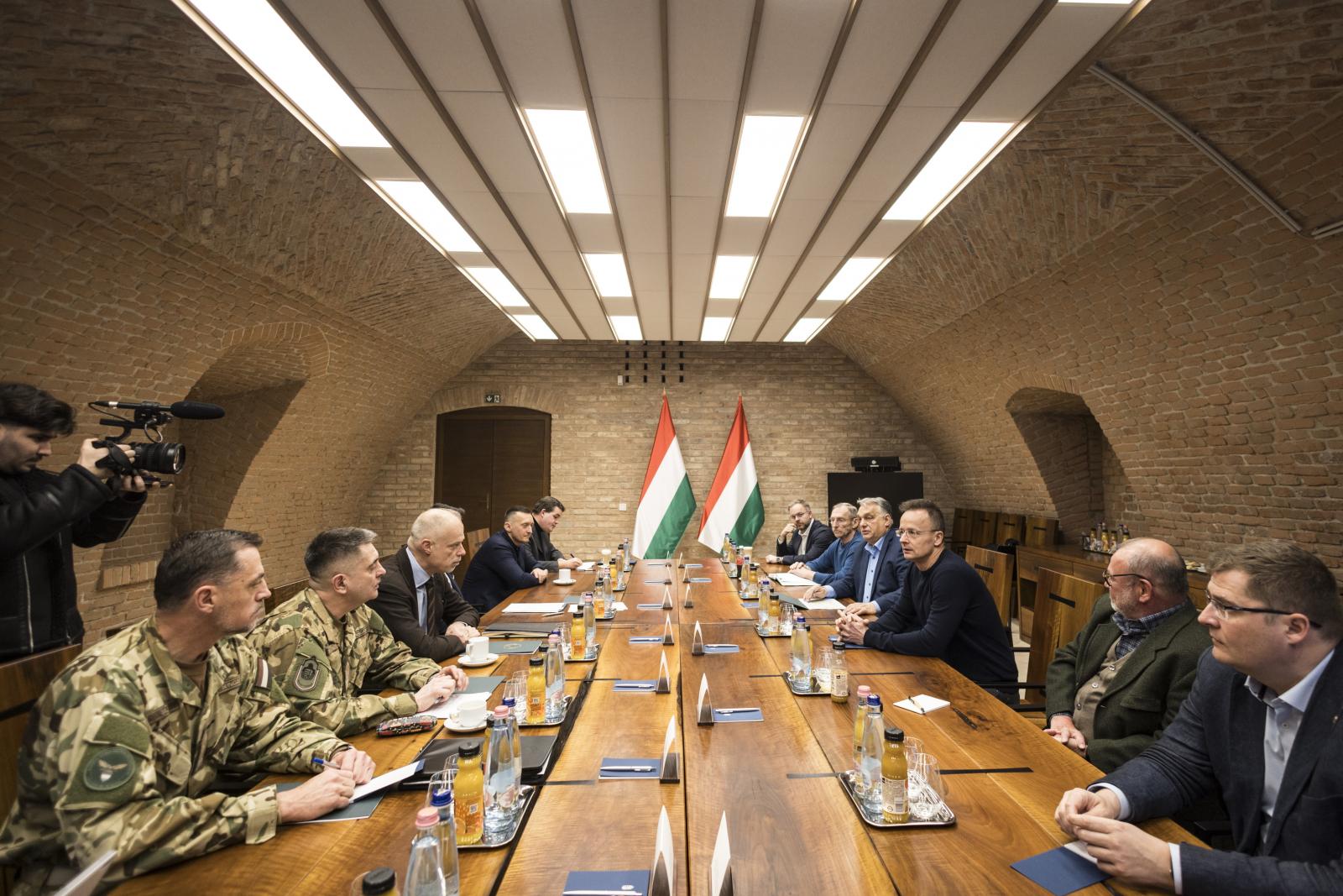 Minden fontos helyre rendőrt állít az Orbán-kormány, itt vannak a részletek a terrorfenyegetettségi készültség intézkedéseiről